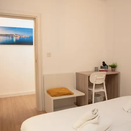 Tigne, Sliema Apartment - Central 3 bedrooms x families Appartement