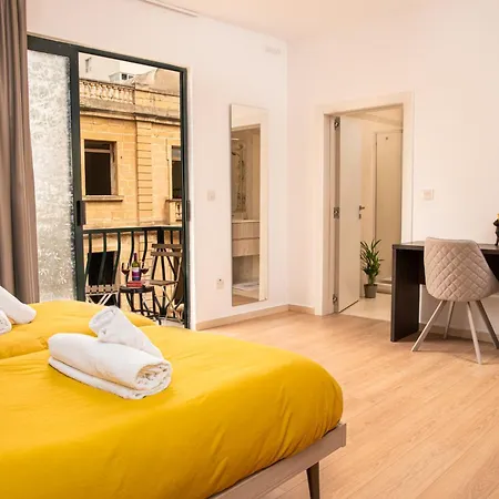Tigne, Sliema Apartment - Central 3 bedrooms x families